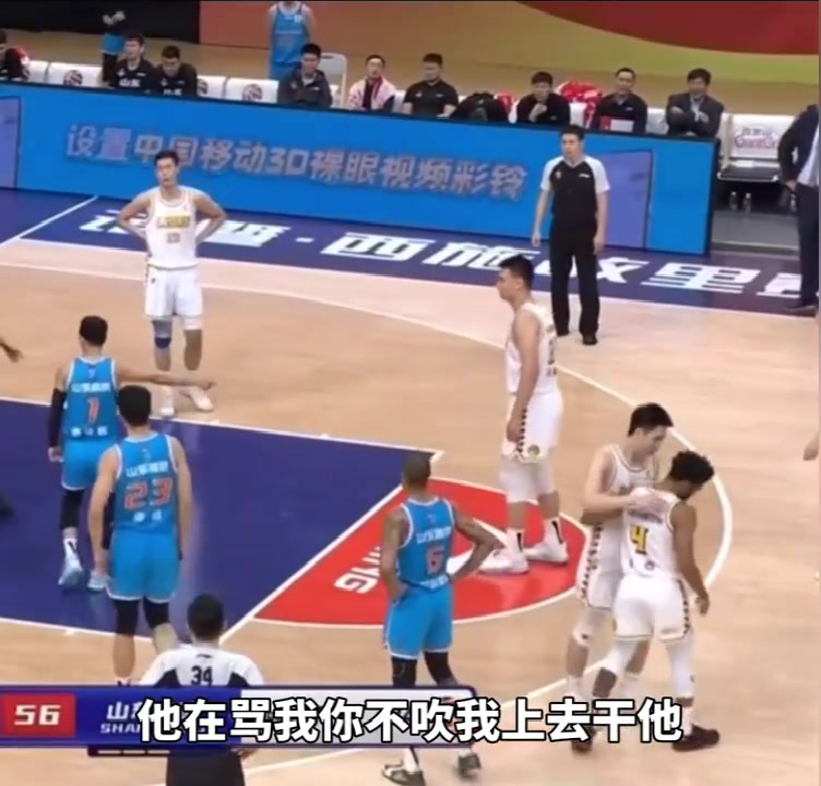被庫克罵毛了？高詩巖對裁判說：他再罵我你不吹，我就上去干他?。ǜ咴妿r對新疆）