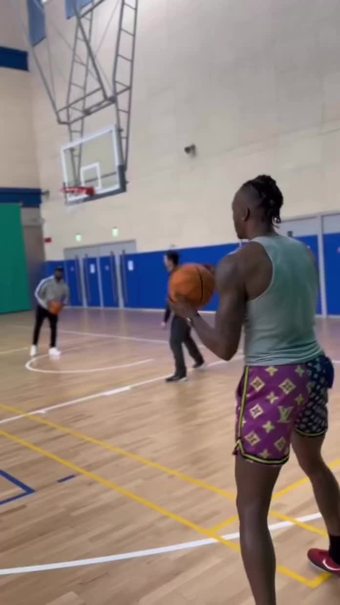 明天要復出！霍華德ins曬訓練視頻：超人就要回歸賽場?。ɑ羧A德的ins賬號）