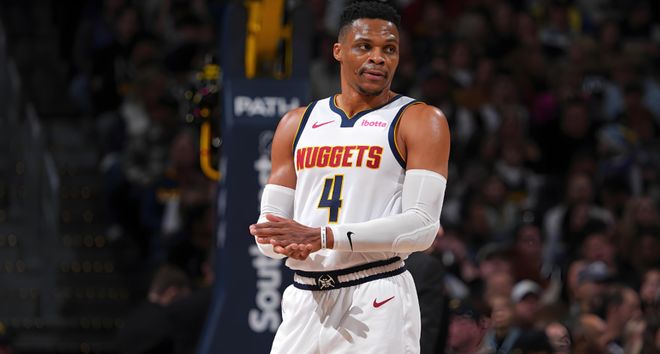 從4630萬(wàn)頂薪，到至今無(wú)人問(wèn)津！歷史三雙王，你真該主動(dòng)退役